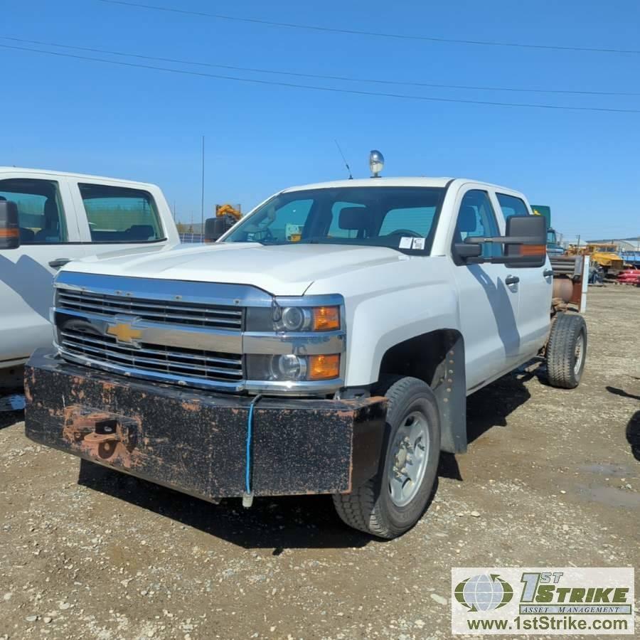 2015 CHEVROLET SILVERADO 2500HD, 6.0L VORTEC, 4X4, CREW CAB, CAB AND CHASSIS ONLY. WEBASTO HEAT