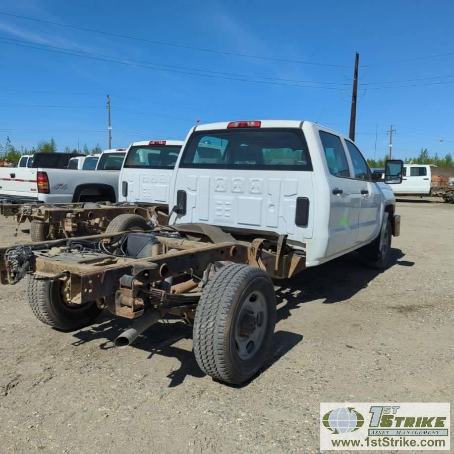 2015 CHEVROLET SILVERADO 2500HD, 6.0L VORTEC, 4X4, CREW CAB, CAB AND CHASSIS ONLY. WEBASTO HEAT