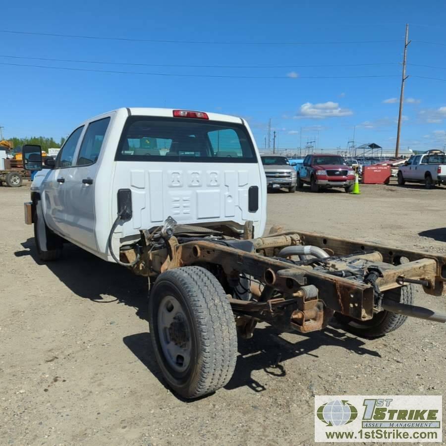 2015 CHEVROLET SILVERADO 2500HD, 6.0L VORTEC, 4X4, CREW CAB, CAB AND CHASSIS ONLY. WEBASTO HEAT
