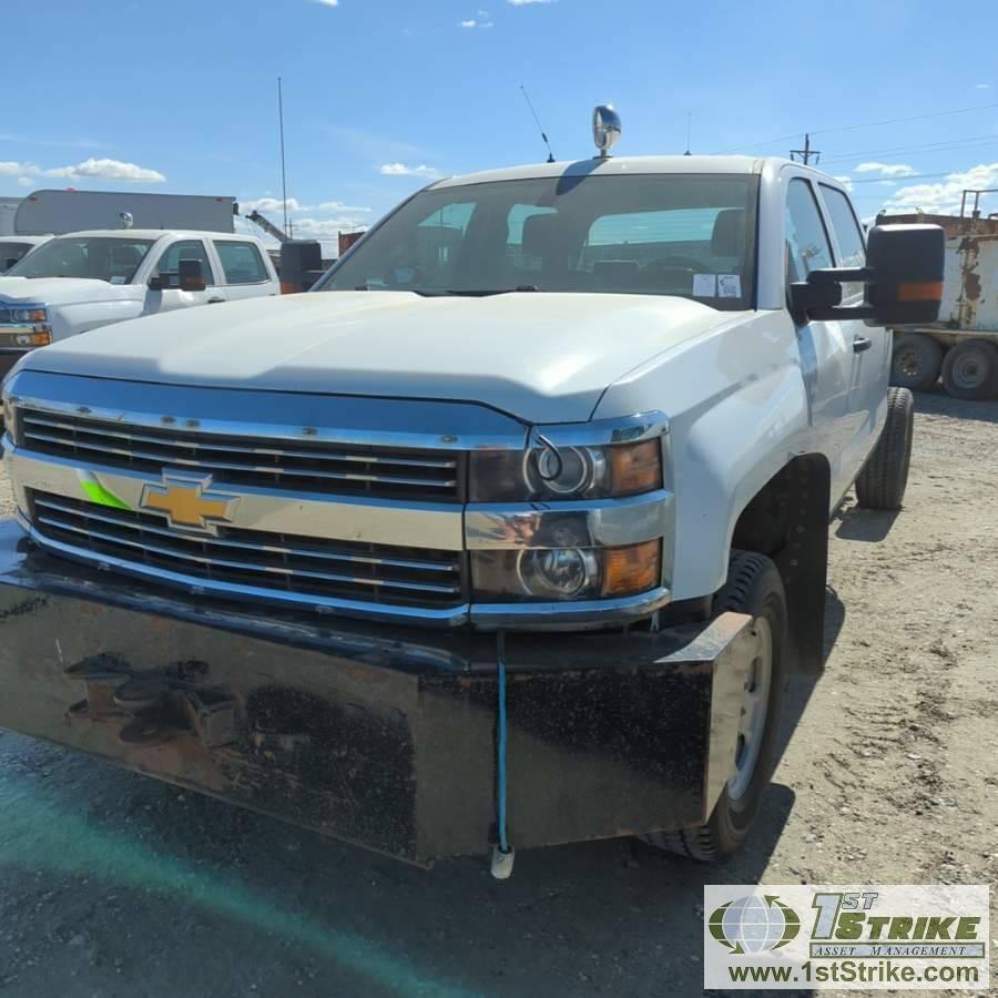 2015 CHEVROLET SILVERADO 2500HD, 6.0L VORTEC, 4X4, CREW CAB, CAB AND CHASSIS ONLY. WEBASTO HEAT