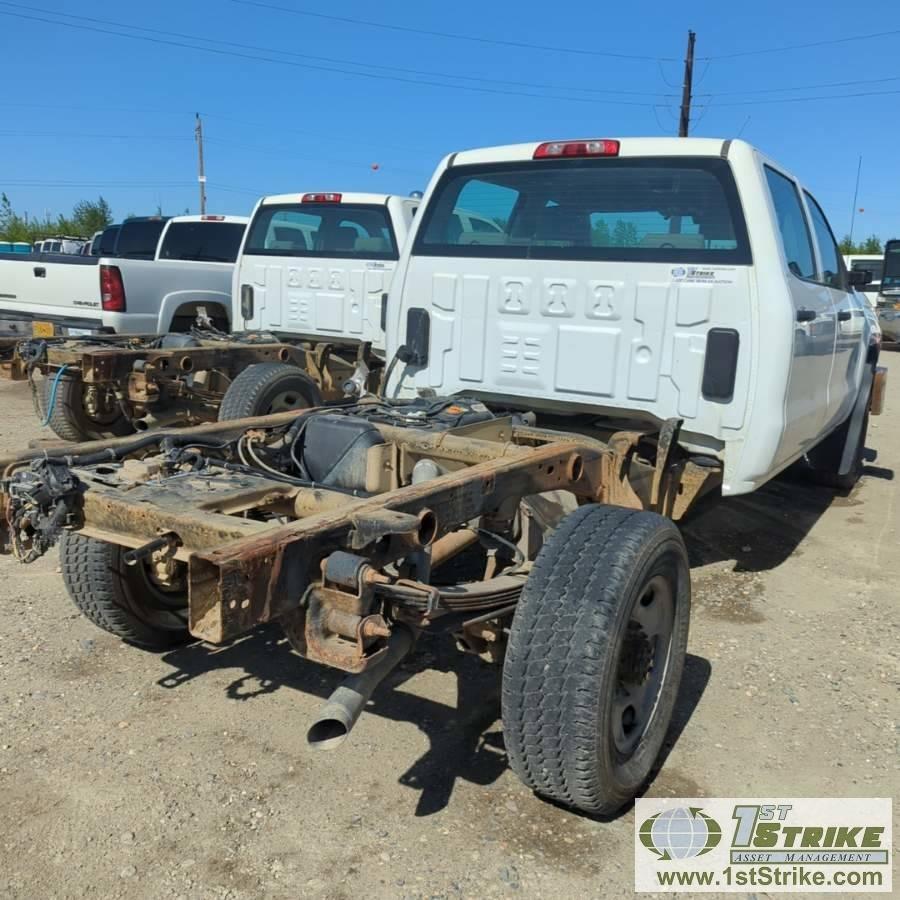 2015 CHEVROLET SILVERADO 2500HD, 6.0L VORTEC, 4X4, CREW CAB, CAB AND CHASSIS ONLY. WEBASTO HEAT