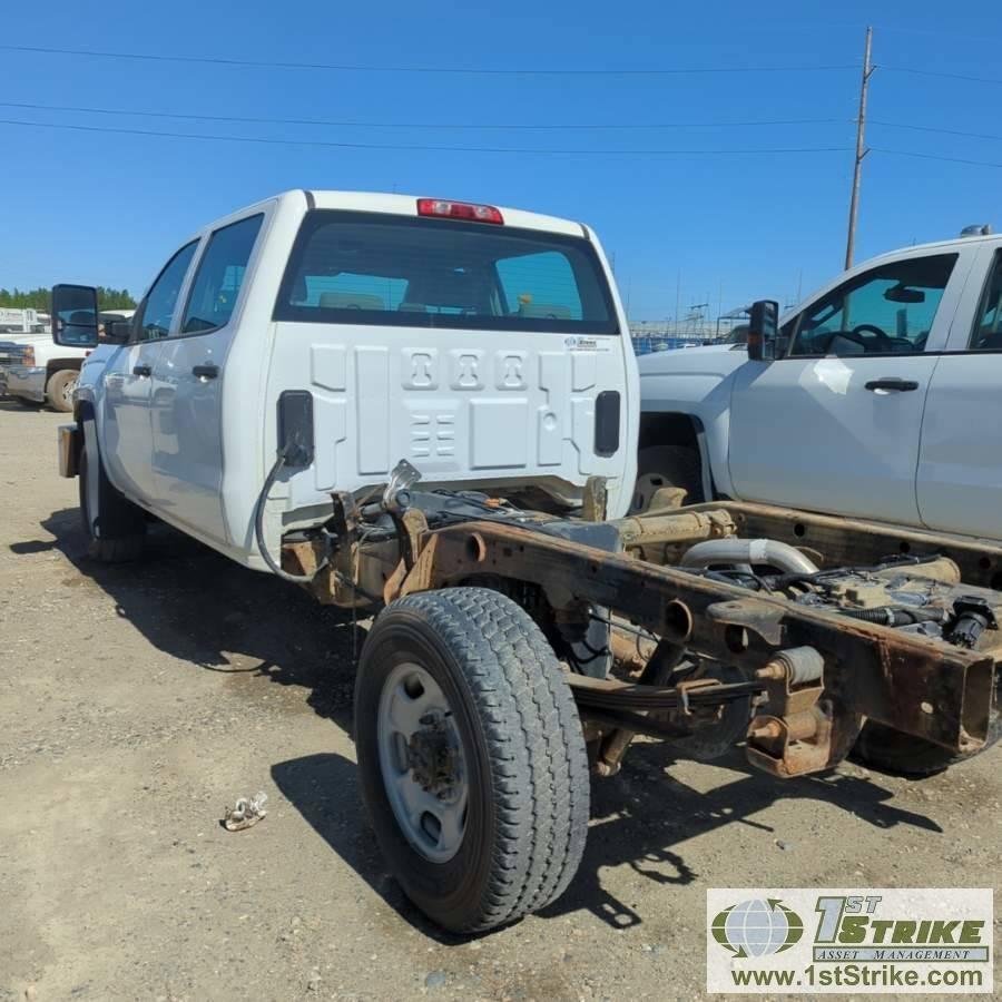 2015 CHEVROLET SILVERADO 2500HD, 6.0L VORTEC, 4X4, CREW CAB, CAB AND CHASSIS ONLY. WEBASTO HEAT
