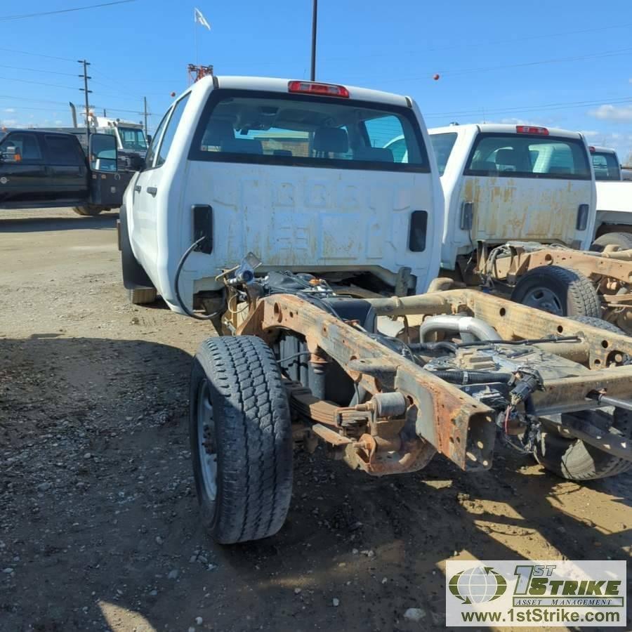 2015 CHEVROLET SILVERADO 2500HD, 6.0L VORTEC, 4X4, CREW CAB, CAB AND CHASSIS ONLY. WEBASTO HEAT
