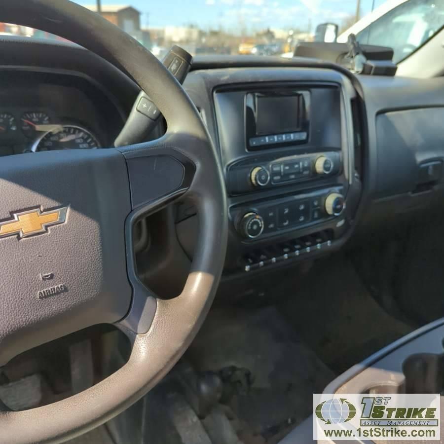 2015 CHEVROLET SILVERADO 2500HD, 6.0L VORTEC, 4X4, CREW CAB, CAB AND CHASSIS ONLY. WEBASTO HEAT