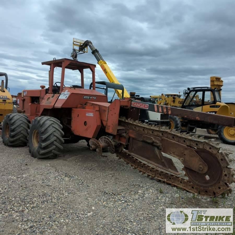 WHEELED TRENCHER, DITCH WITCH R100A, AWD, REAR CHAIN TRENCHER, FRONT SPOOL CARRIER