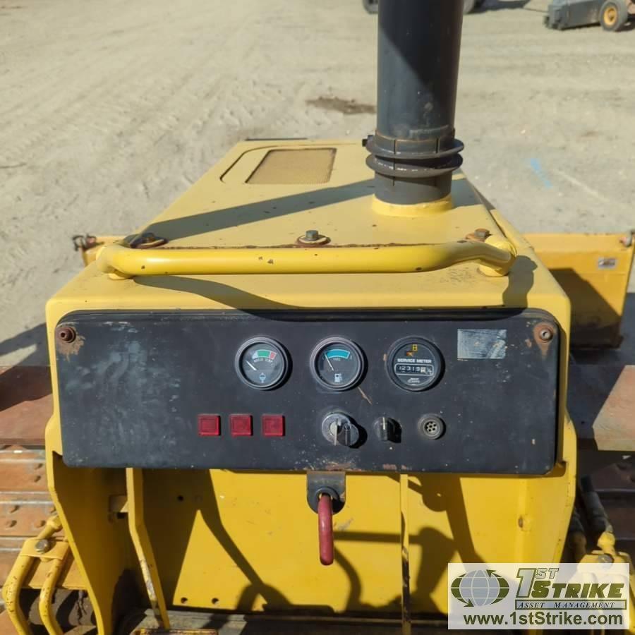 DOZER, KOMATSU D21P-7, OROPS, 8FT 6-WAY BLADE, 4 CYLINDER DIESEL ENGINE