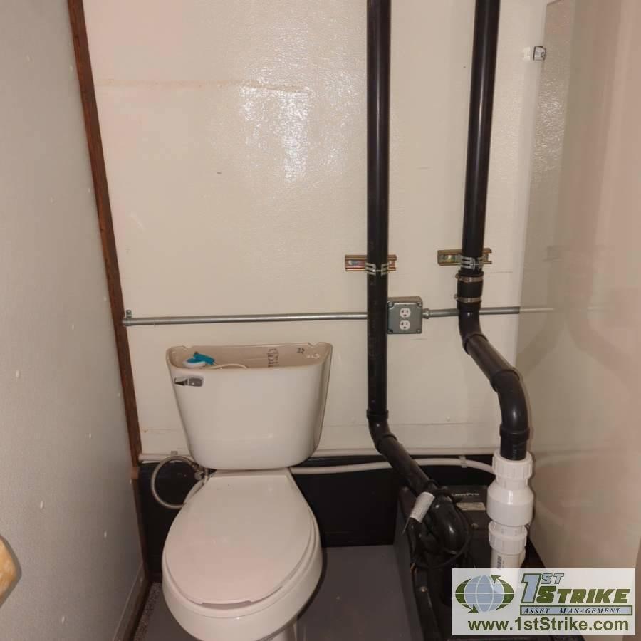 BATHROOM UNIT, 1996 UTILITY SEMI TRAILER TYPE VS3R, TRIPLE AXLE, 53FT, WITH MEN'S AND WOMEN'S ROOMS,