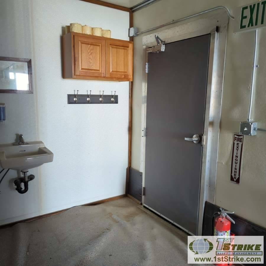 BATHROOM UNIT, 1996 UTILITY SEMI TRAILER TYPE VS3R, TRIPLE AXLE, 53FT, WITH MEN'S AND WOMEN'S ROOMS,