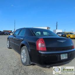 2006 CHRYSLER 300, 5.7L HEMI, RWD, 4-DOOR. UNKNOWN MECHANICAL PROBLEMS, ELECTRICAL ISSUES.