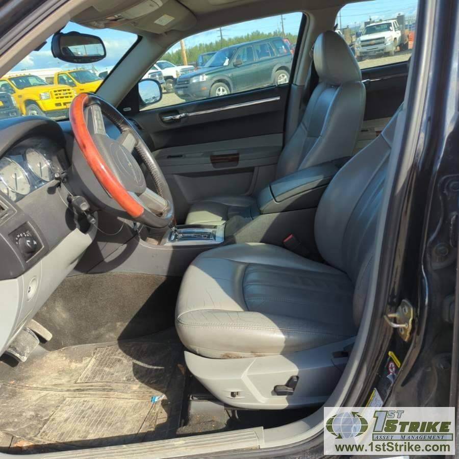 2006 CHRYSLER 300, 5.7L HEMI, RWD, 4-DOOR. UNKNOWN MECHANICAL PROBLEMS, ELECTRICAL ISSUES.