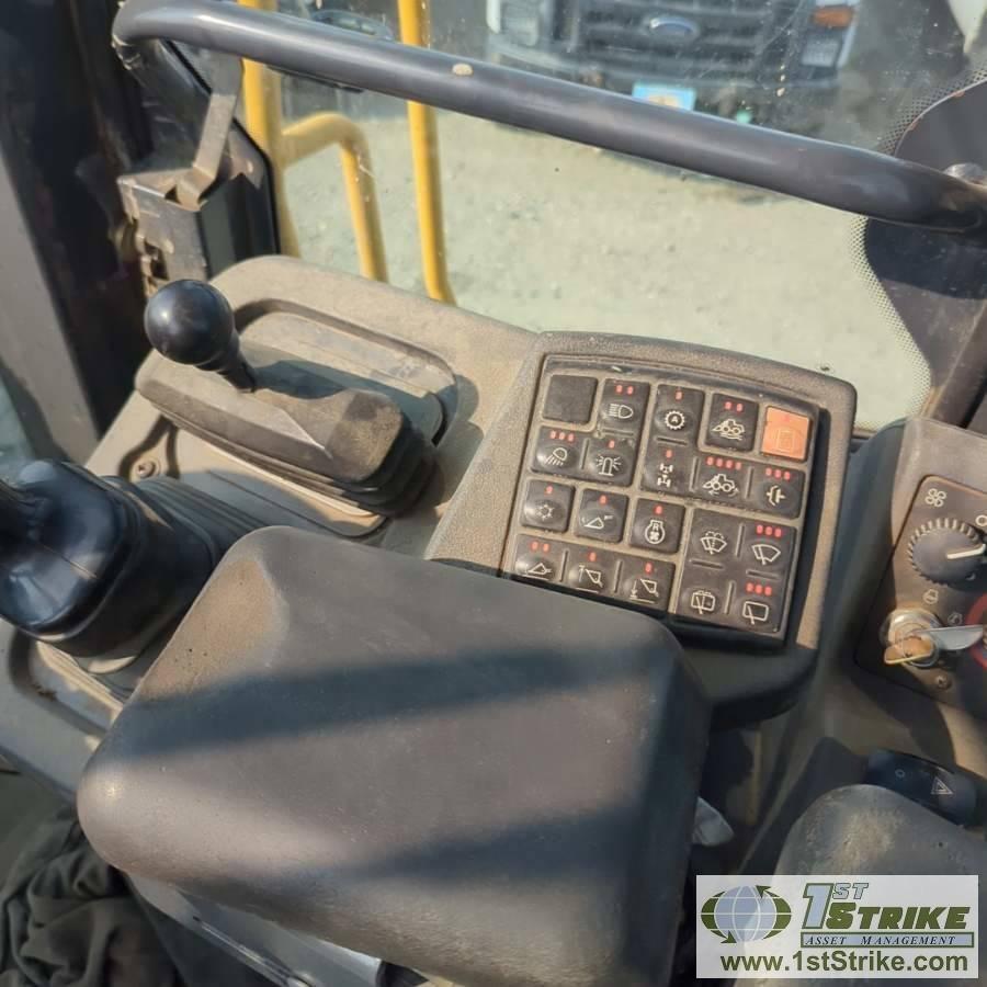 LOADER, 2007 JOHN DEERE 724J, EROPS,  QUICK ATTACH, W/8FT FORKS, 9FT GP BUCKET
