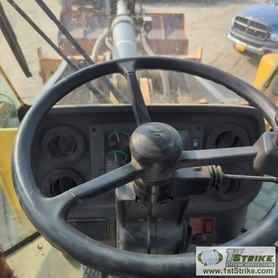 LOADER, 2007 JOHN DEERE 724J, EROPS,  QUICK ATTACH, W/8FT FORKS, 9FT GP BUCKET