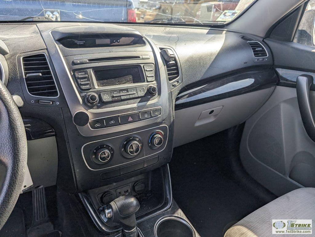 2015 KIA SORENTO GDI, 2.4L GAS, FWD