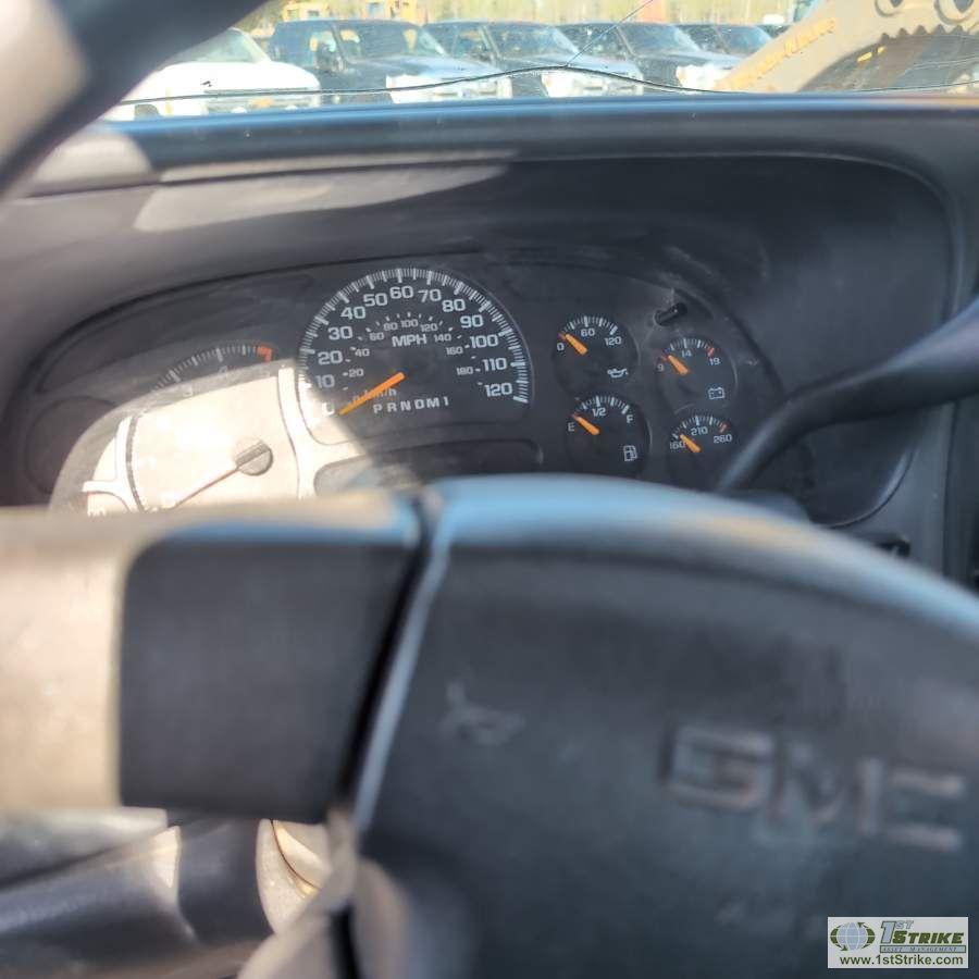 2006 GMC SIERRA 2500HD, 6.6L DURAMAX, 4X4, CREW CAB, LONG BED