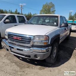2006 GMC SIERRA 2500HD, 6.6L DURAMAX, 4X4, CREW CAB, LONG BED