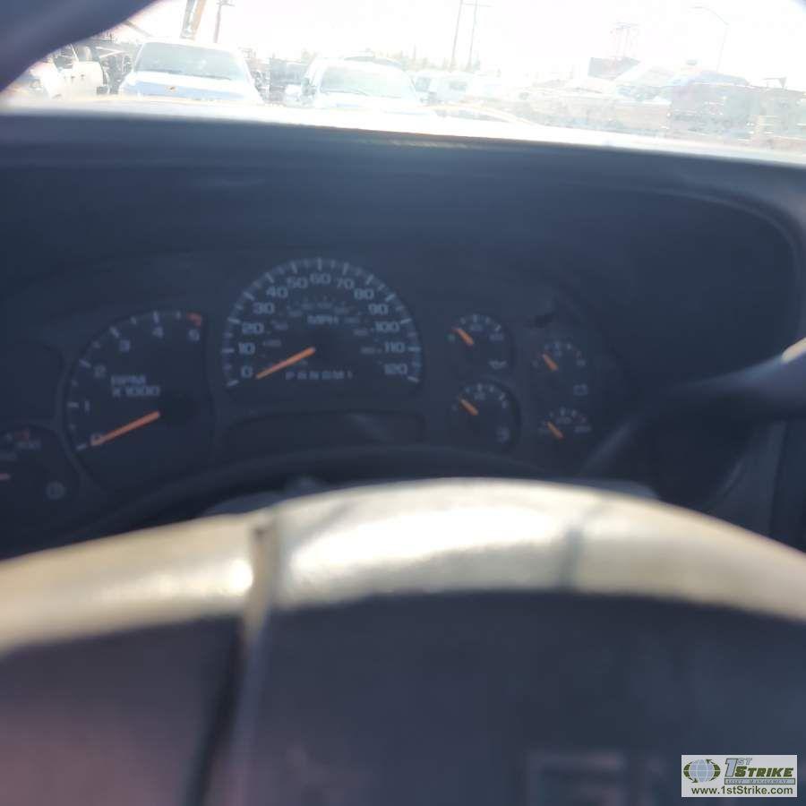 2006 GMC SIERRA 2500HD, 6.6L DURAMAX, 4X4, CREW CAB, LONG BED