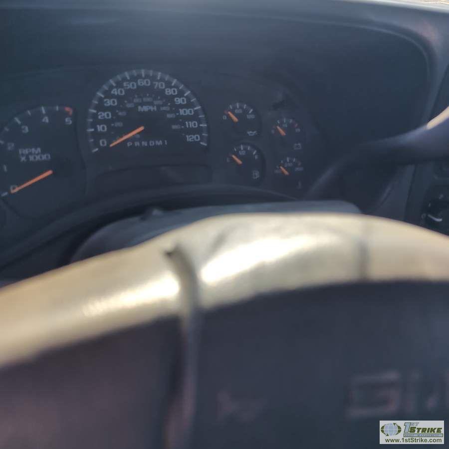 2006 GMC SIERRA 2500HD, 6.6L DURAMAX, 4X4, CREW CAB, LONG BED