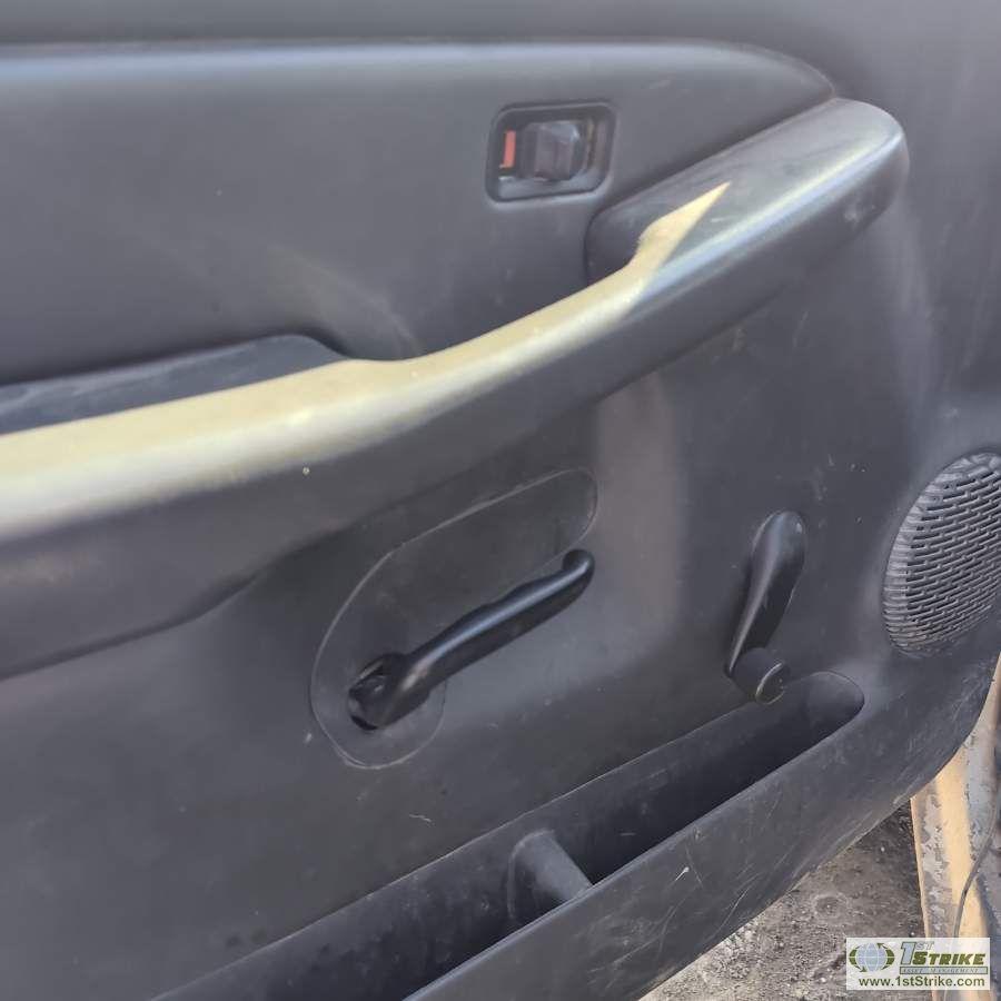 2006 GMC SIERRA 2500HD, 6.6L DURAMAX, 4X4, CREW CAB, LONG BED