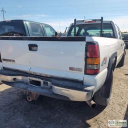 2006 GMC SIERRA 2500HD, 6.6L DURAMAX, 4X4, CREW CAB, LONG BED