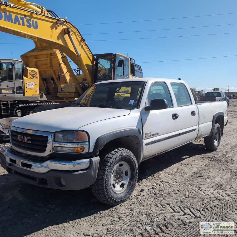 2006 GMC SIERRA 2500HD, 6.6L DURAMAX, 4X4, CREW CAB, LONG BED