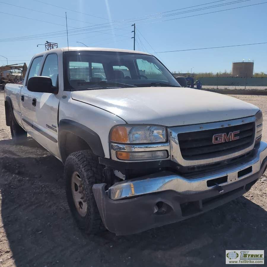 2006 GMC SIERRA 2500HD, 6.6L DURAMAX, 4X4, CREW CAB, LONG BED