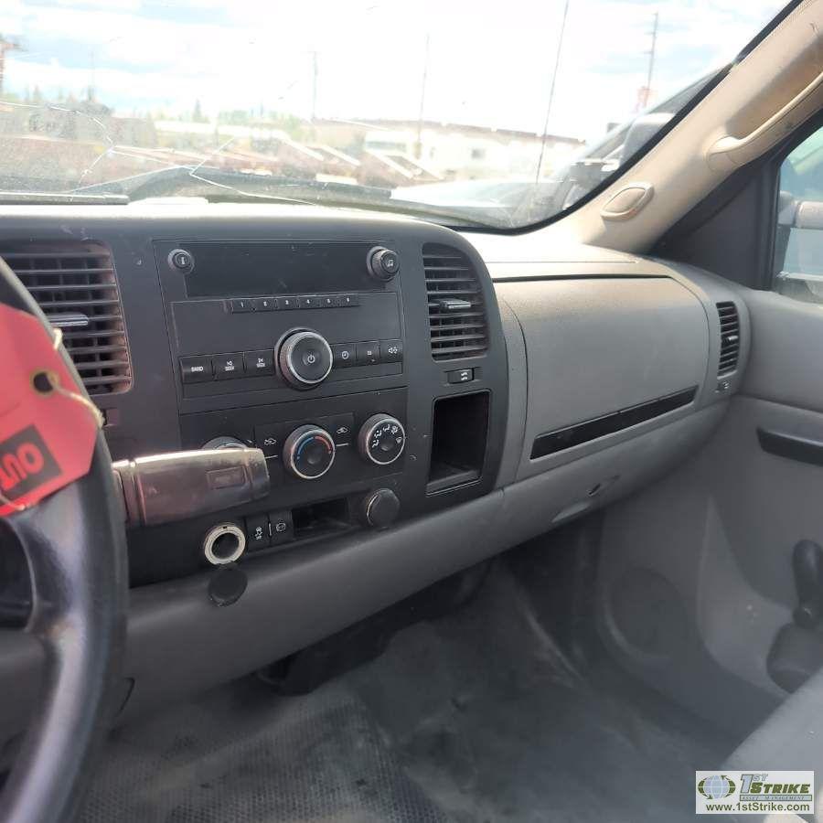 2013 CHEVROLET SILVERADO 2500HD, 6.6L DURAMAX, 4X4, CREW CAB, LONG BED. UNKOWN MECHANICAL PROBLEMS.