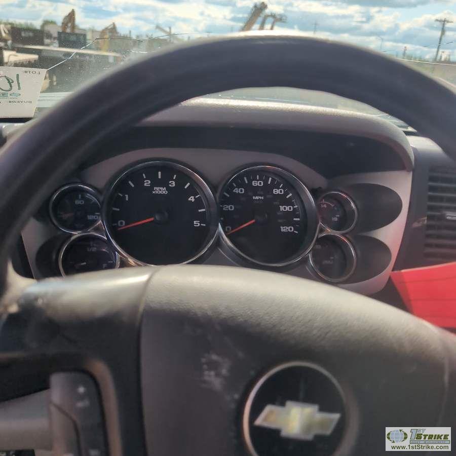 2013 CHEVROLET SILVERADO 2500HD, 6.6L DURAMAX, 4X4, CREW CAB, LONG BED. UNKOWN MECHANICAL PROBLEMS.