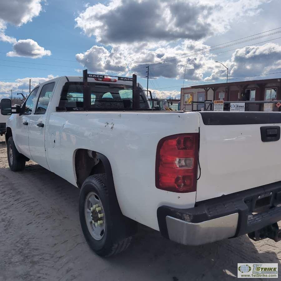 2013 CHEVROLET SILVERADO 2500HD, 6.6L DURAMAX, 4X4, CREW CAB, LONG BED. UNKOWN MECHANICAL PROBLEMS.