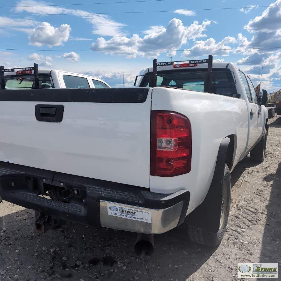 2013 CHEVROLET SILVERADO 2500HD, 6.6L DURAMAX, 4X4, CREW CAB, LONG BED. UNKOWN MECHANICAL PROBLEMS.