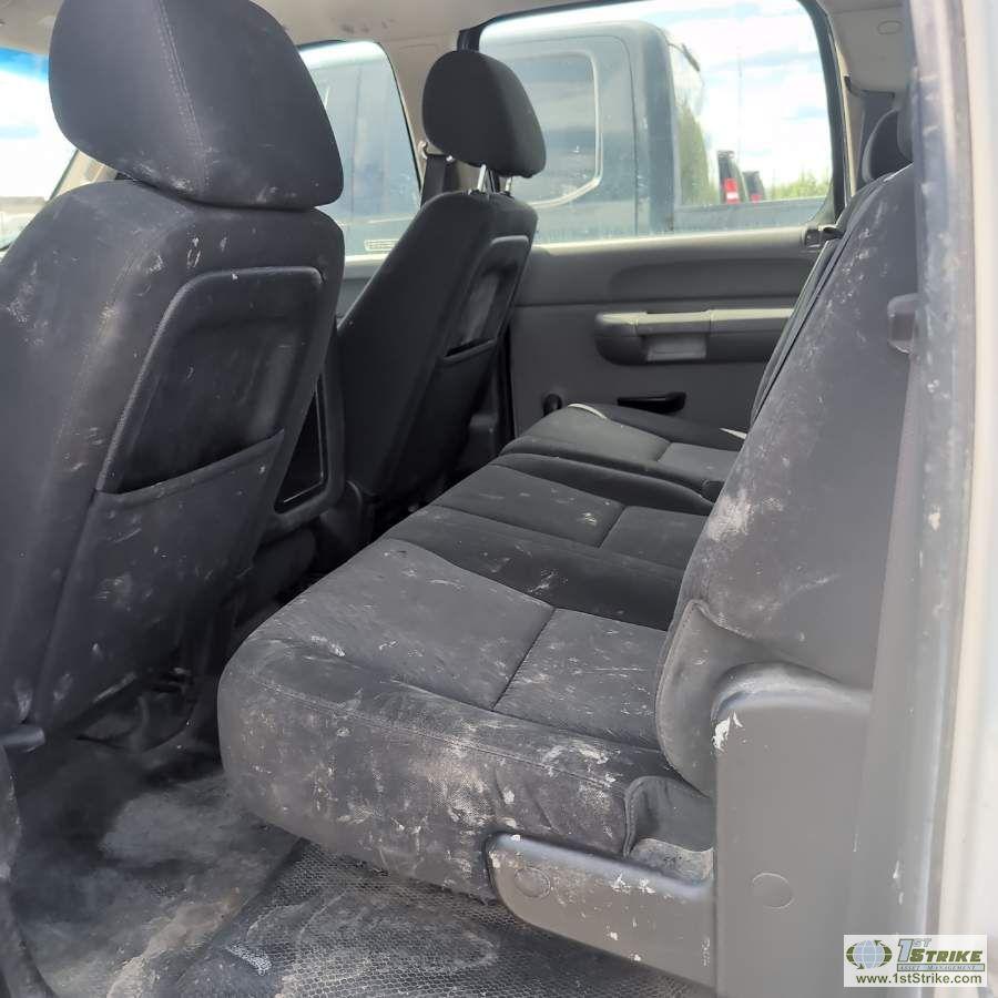 2013 CHEVROLET SILVERADO 2500HD, 6.6L DURAMAX, 4X4, CREW CAB, LONG BED. UNKOWN MECHANICAL PROBLEMS.