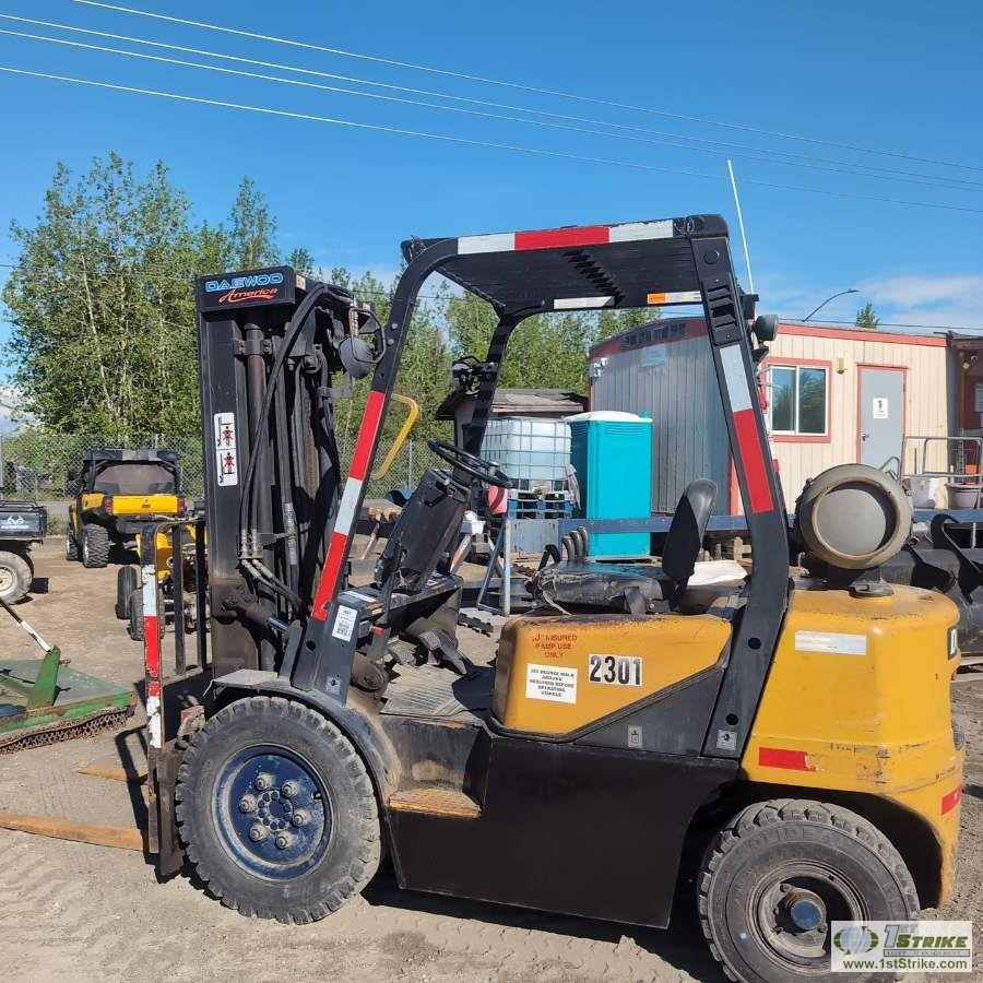 FORKLIFT, DAEWOO DOOSAN MODEL G25P, OROPS, 4800LB CAPACITY, 186IN LIFT HEIGHT, 4 CYLINDER LP ENGINE,