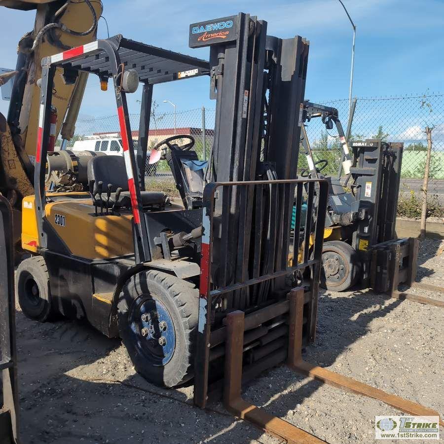 FORKLIFT, DAEWOO DOOSAN MODEL G25P, OROPS, 4800LB CAPACITY, 186IN LIFT HEIGHT, 4 CYLINDER LP ENGINE,