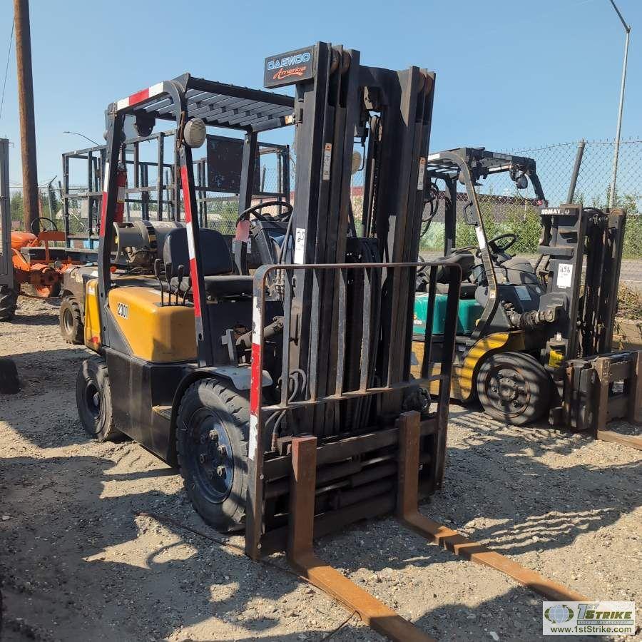 FORKLIFT, DAEWOO DOOSAN MODEL G25P, OROPS, 4800LB CAPACITY, 186IN LIFT HEIGHT, 4 CYLINDER LP ENGINE,