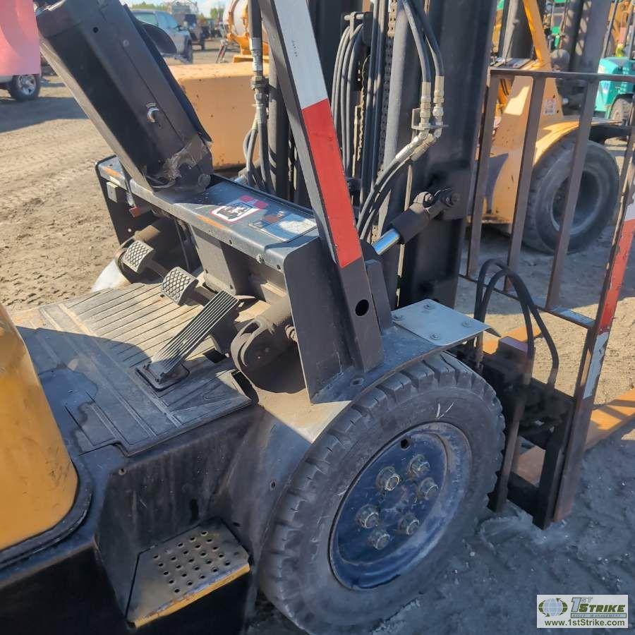 FORKLIFT, DAEWOO DOOSAN MODEL G25P, OROPS, 4800LB CAPACITY, 186IN LIFT HEIGHT, 4 CYLINDER LP ENGINE,