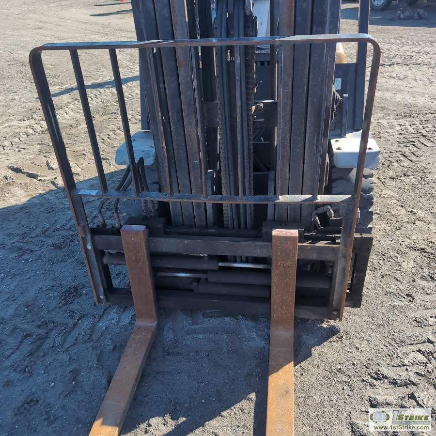 FORKLIFT, DAEWOO DOOSAN MODEL G25P, OROPS, 4800LB CAPACITY, 186IN LIFT HEIGHT, 4 CYLINDER LP ENGINE,