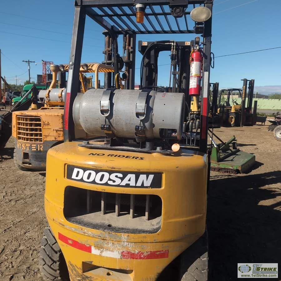 FORKLIFT, DAEWOO DOOSAN MODEL G25P, OROPS, 4800LB CAPACITY, 186IN LIFT HEIGHT, 4 CYLINDER LP ENGINE,