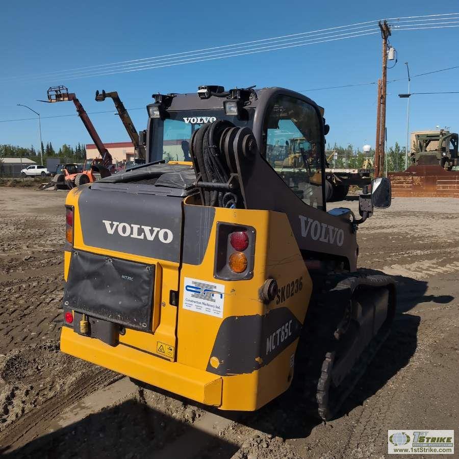SKIDSTEER, 2014 VOLVO MCT85C T4, EROPS, TRACKED, SINGLE BOOM, SIDE ENTRANCE, HYDRAULIC ACTUATED ATTA