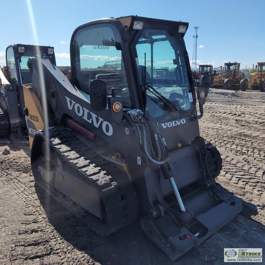 SKIDSTEER, 2014 VOLVO MCT85C T4, EROPS, TRACKED, SINGLE BOOM, SIDE ENTRANCE, HYDRAULIC ACTUATED ATTA