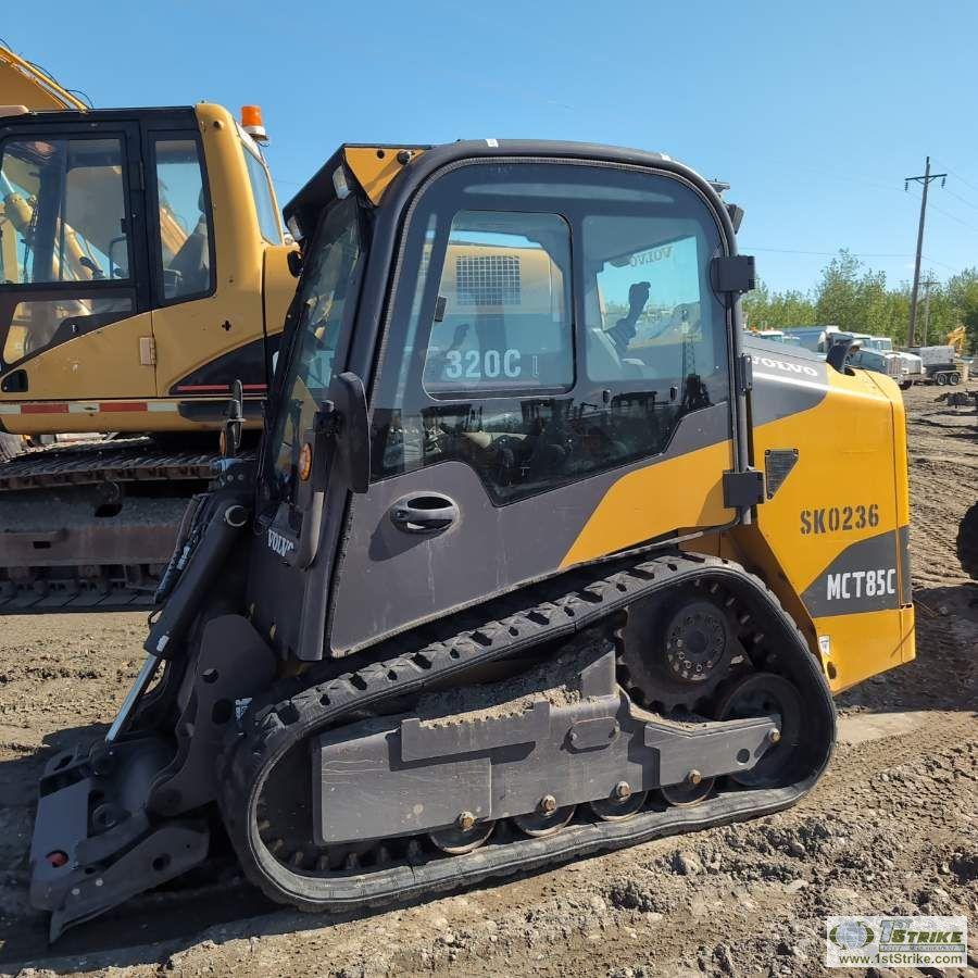SKIDSTEER, 2014 VOLVO MCT85C T4, EROPS, TRACKED, SINGLE BOOM, SIDE ENTRANCE, HYDRAULIC ACTUATED ATTA