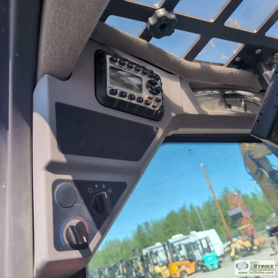 SKIDSTEER, 2014 VOLVO MCT85C T4, EROPS, TRACKED, SINGLE BOOM, SIDE ENTRANCE, HYDRAULIC ACTUATED ATTA