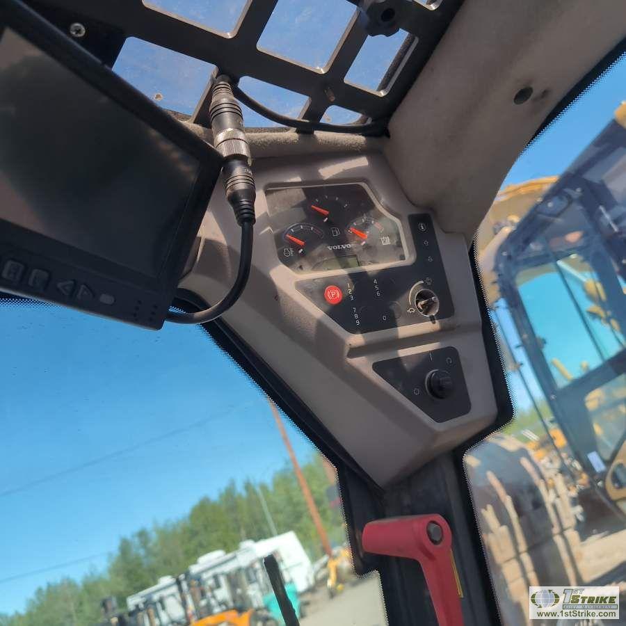 SKIDSTEER, 2014 VOLVO MCT85C T4, EROPS, TRACKED, SINGLE BOOM, SIDE ENTRANCE, HYDRAULIC ACTUATED ATTA