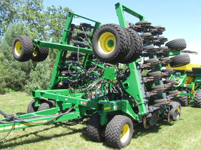 JD 1890 30' Air Seeder w/1910 Cart