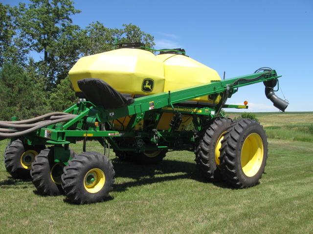 JD 1890 30' Air Seeder w/1910 Cart