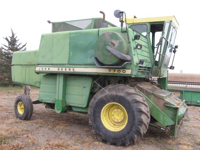JD 7700 Diesel Combine, JD 224 24' Flex Head, JD 643 Corn Head