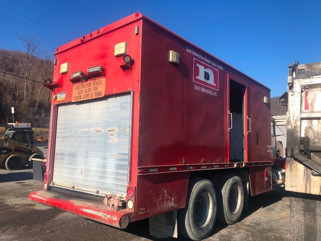 1999 PETERBILT 357 FUEL/LUBE TRUCK VN:503252 powered by Cummins ISM diesel engine, equipped with Roa