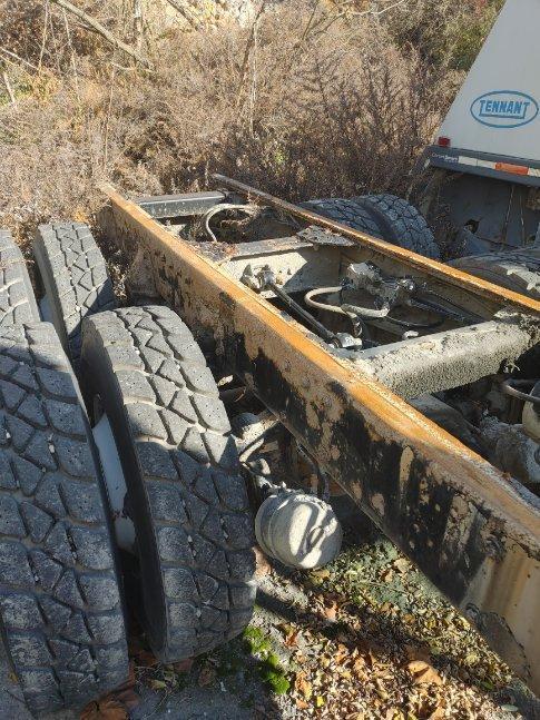 1989 PETERBILT 357 CAB & CHASSIS VN:276277 powered by Cat 3306 diesel engine, equipped with Road Ran