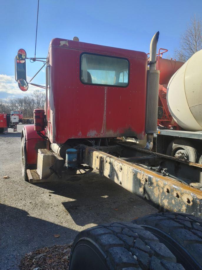 1989 PETERBILT 357 CAB & CHASSIS VN:276277 powered by Cat 3306 diesel engine, equipped with Road Ran