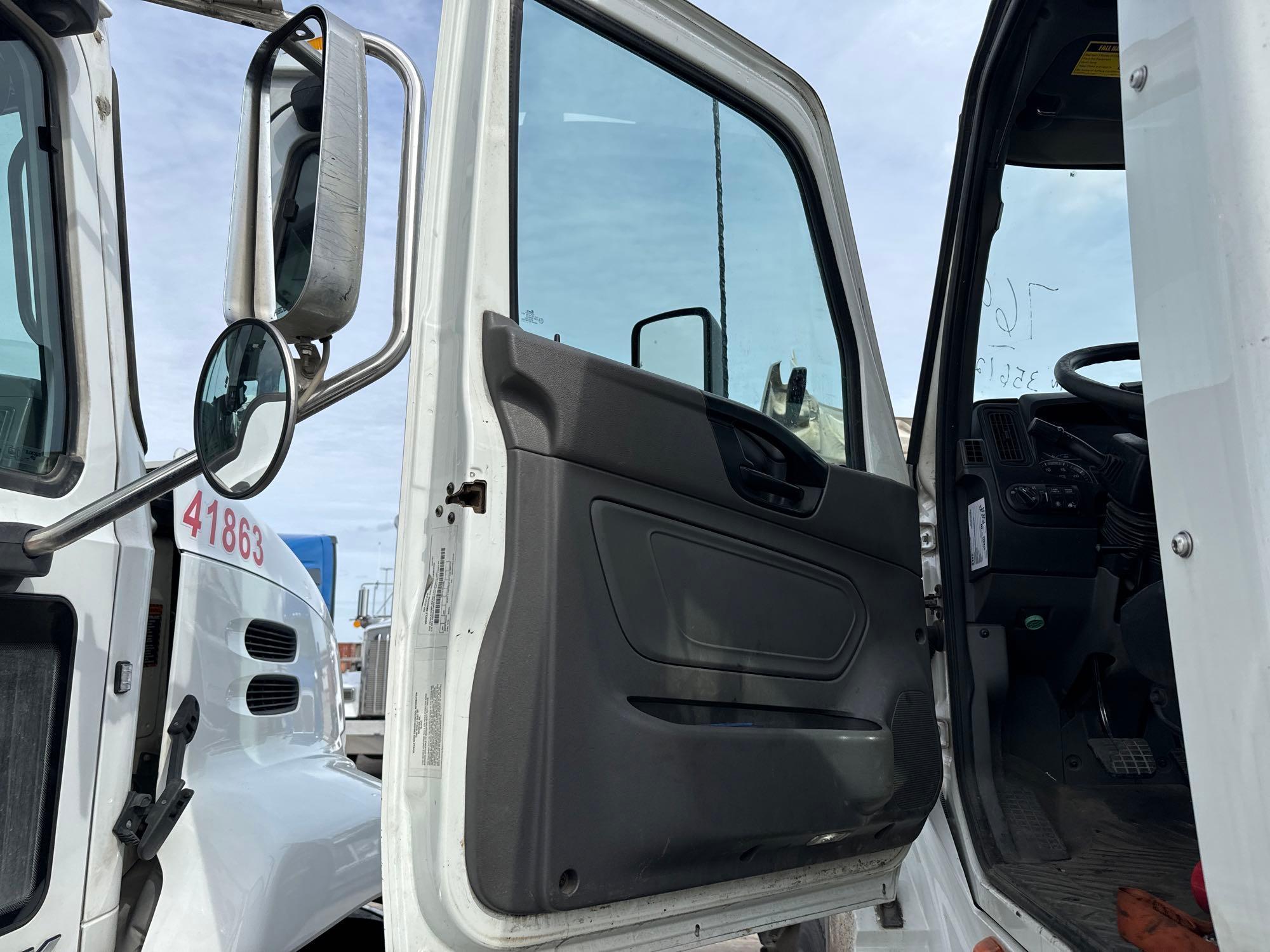 2018 INTERNATIONAL LT625 TRUCK TRACTOR VN:JL356123 powered by Cummins X15 14.9L diesel engine,