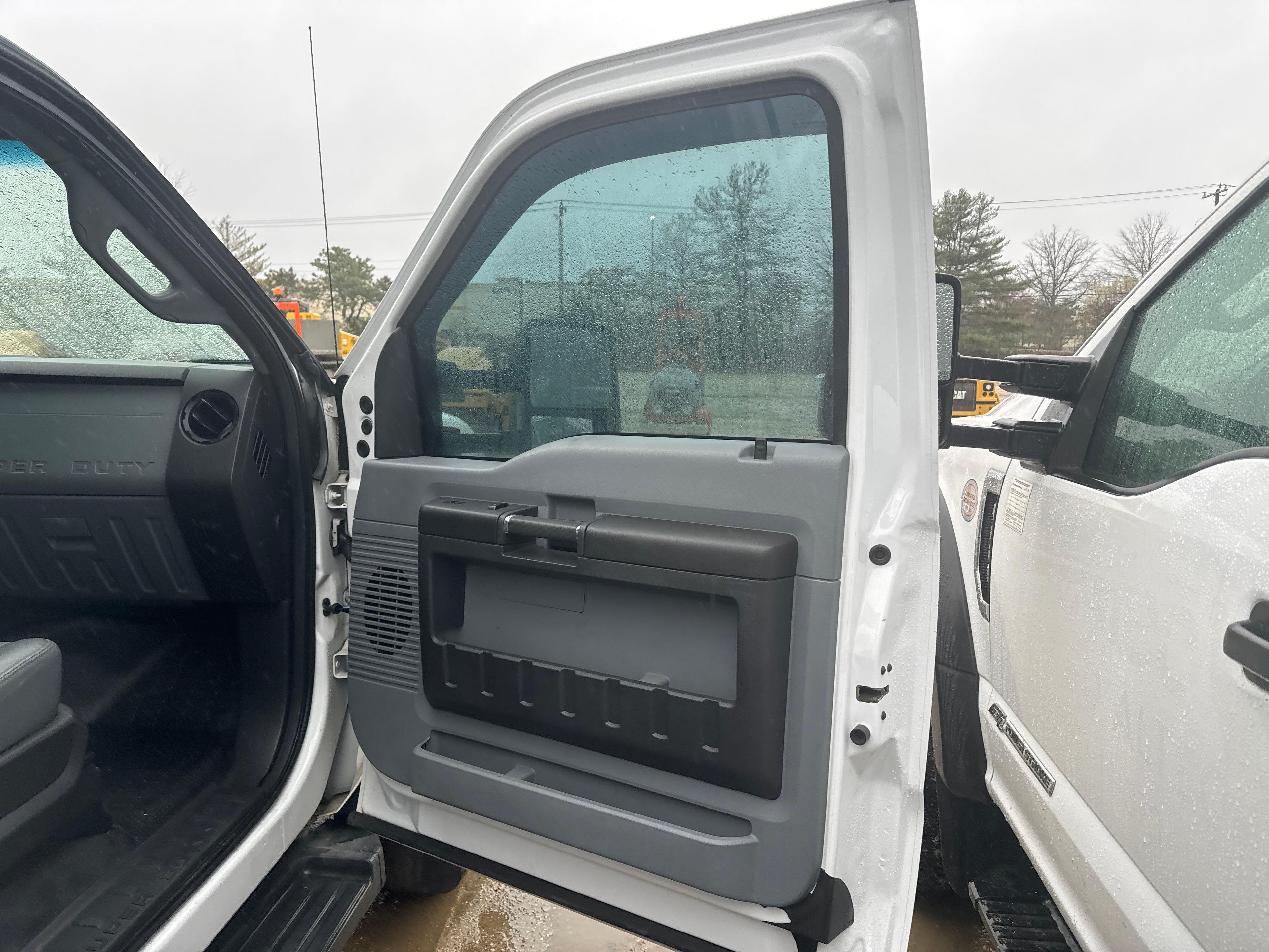 2016 FORD F550 SERVICE TRUCK VN:B45127 powered by diesel engine, equipped with automatic