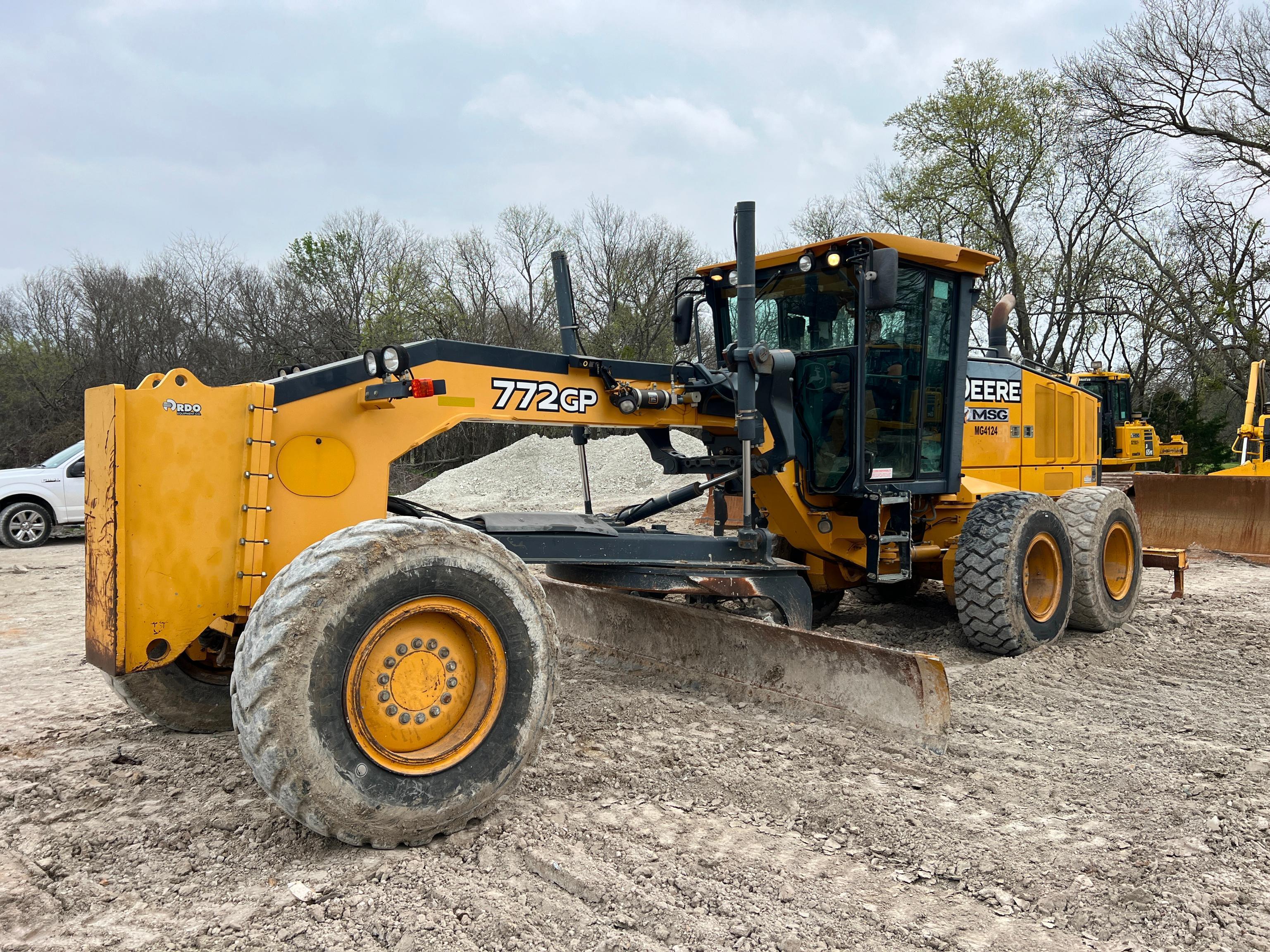 2011 JOHN DEERE 772GP MOTOR GRADER SN:1DW772GPCCE644124 powered by John Deere 9.0L diesel engine,